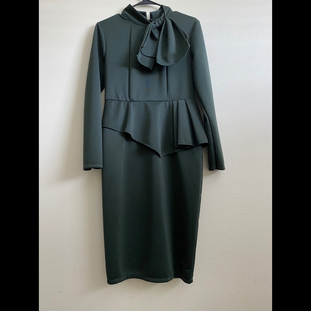 🆕️ LISTING!! BNWOT PUSSYBOW MOCK NECK ASYMMETRICAL PEPLUM PENCIL DRESS - Picture 3 of 12